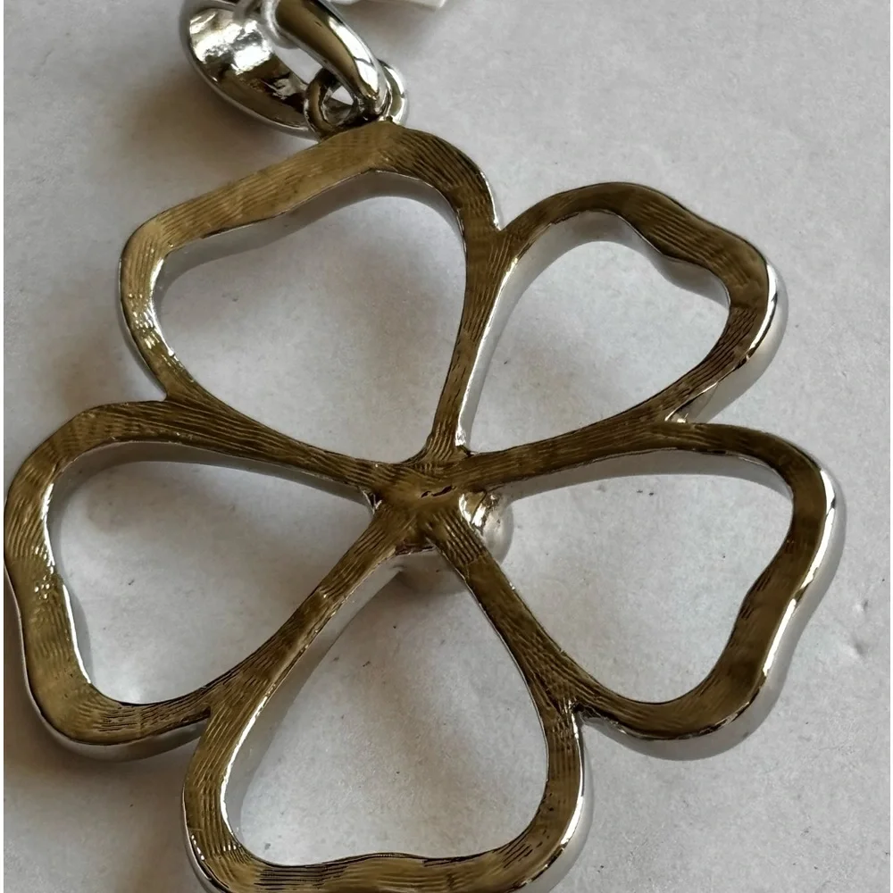 Lia Sophia flower pendant/ Brand NEW with tags in box - Picture 4 of 8